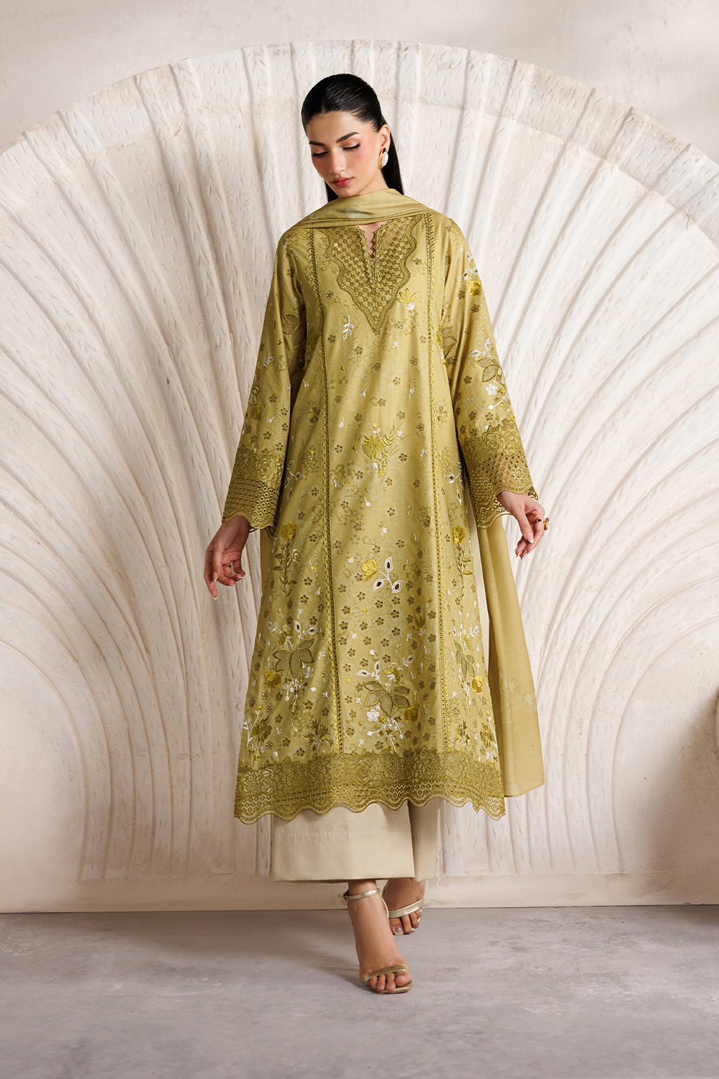 IBE-09 Embroidered Lawn | IZNiK Festive Lawn '26
