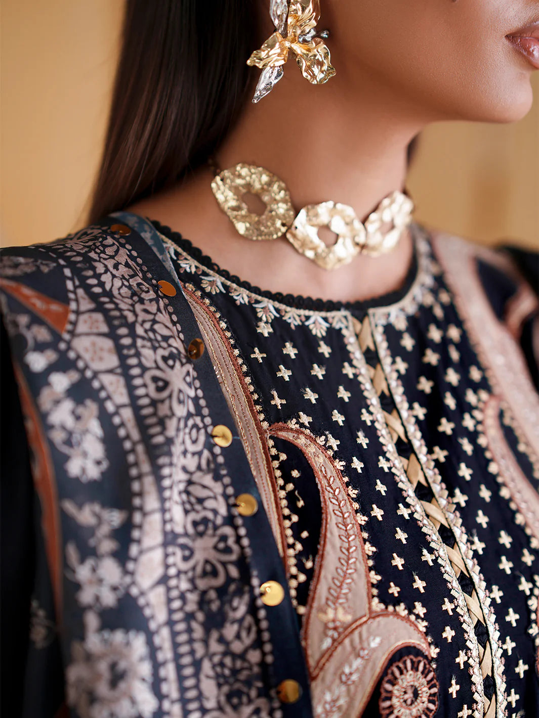 185-B | Amour Luxury Lawn | BIN ILYAS