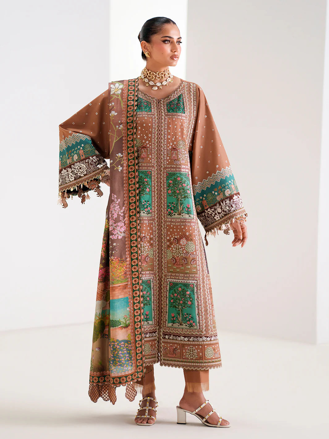 186-B | Amour Luxury Lawn | BIN ILYAS