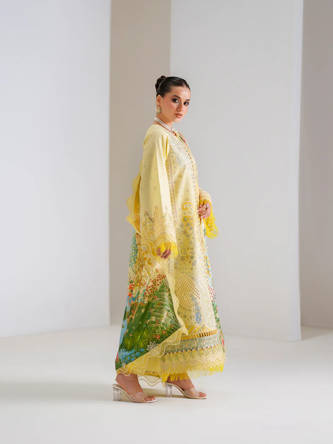 187-B | Amour Luxury Lawn | BIN ILYAS