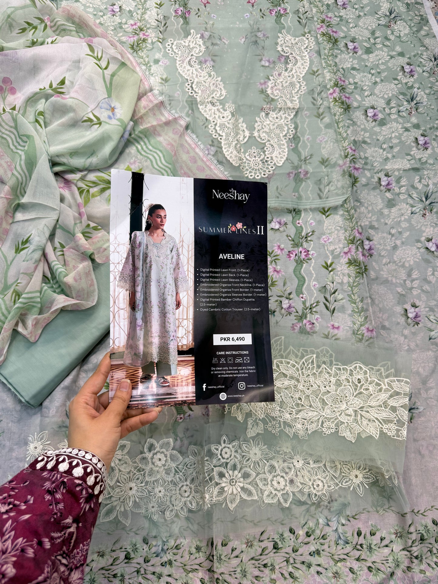 AVELINE | Neeshay Summer Lines II