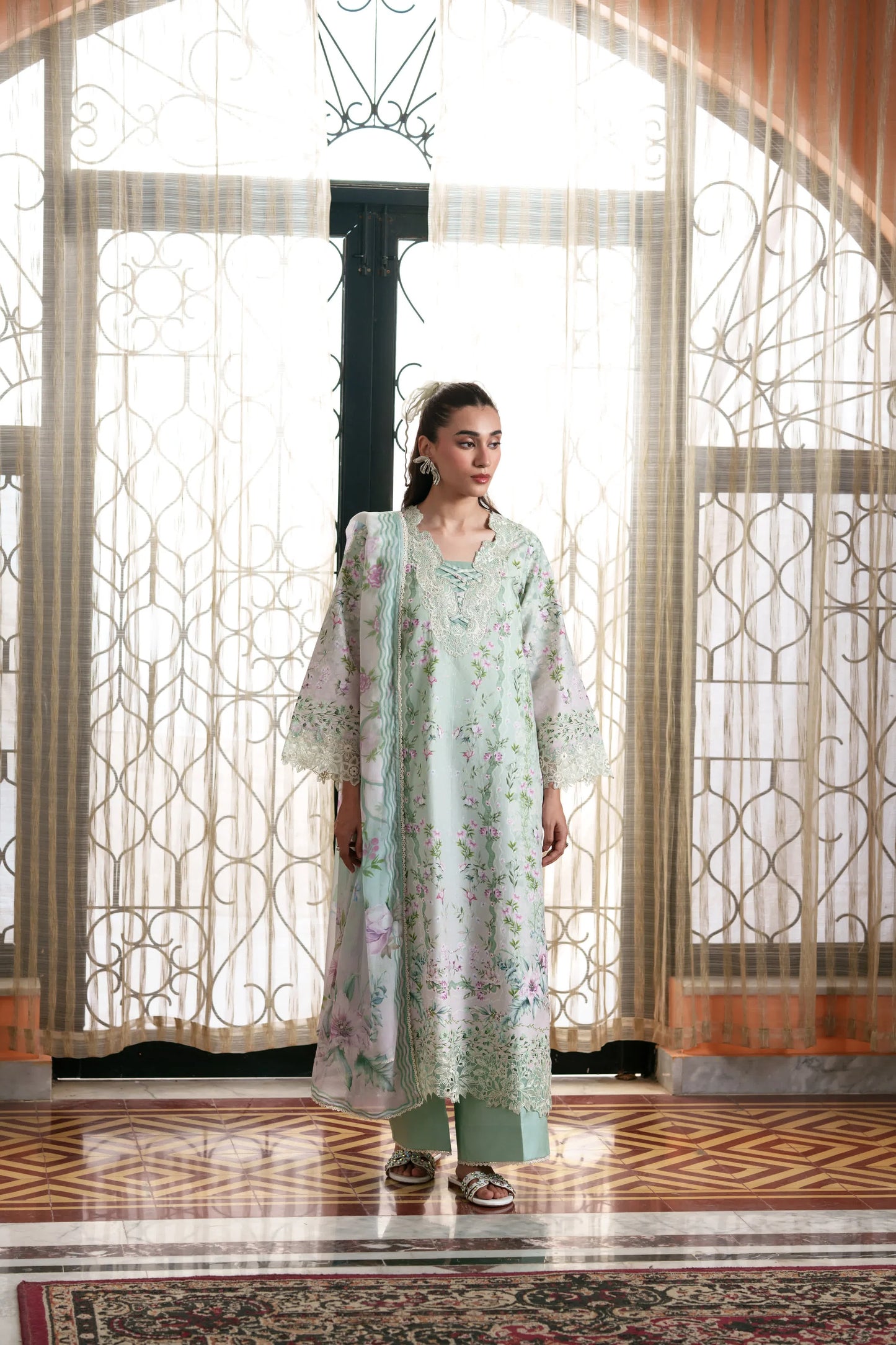 AVELINE | Neeshay Summer Lines II